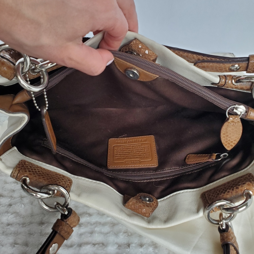 Coach Medium Size Leather Purse Gem